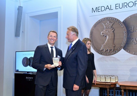 Wiceprezes Grupy Tubądzin odbiera Medal Europejski 2017
